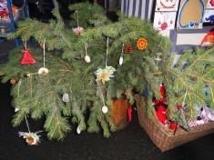 vánoční ozdoby na&nbsp;stromek z&nbsp;látek, oříšků, korálků....